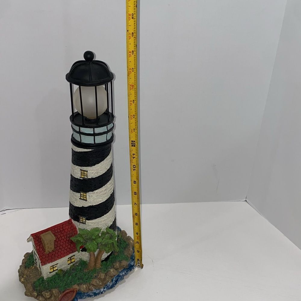 Vintage Florida Lighthouse Plays Music And Lights Up Red With Attached Cottage - Picture 10 of 11